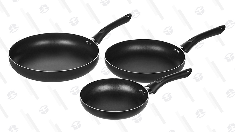 Pack de 3 sartenes AmazonBasics | $18 | AmazonGráfico: Erica Offutt